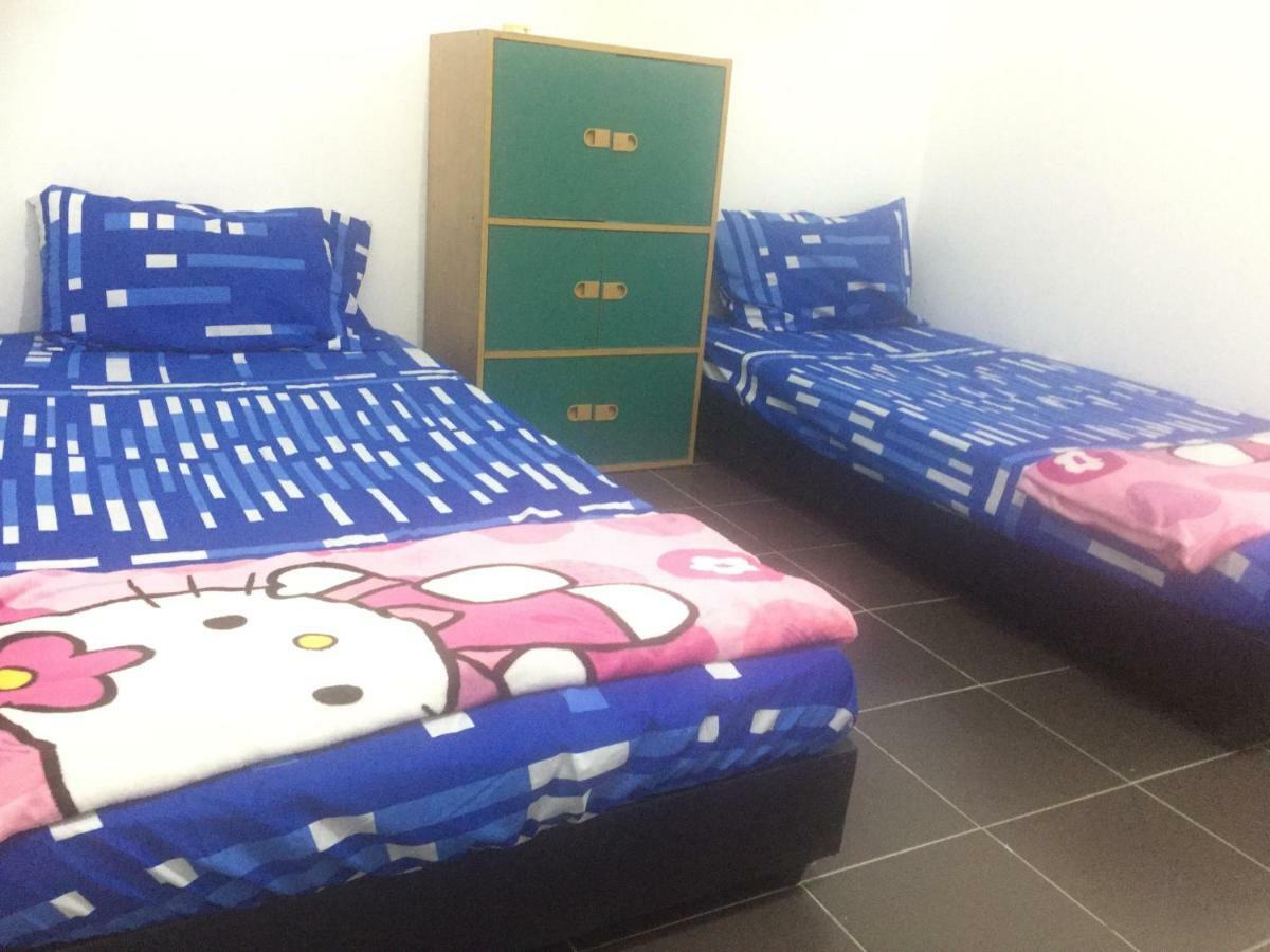 Jiaxin Hostel Ulu Tiram Exterior photo